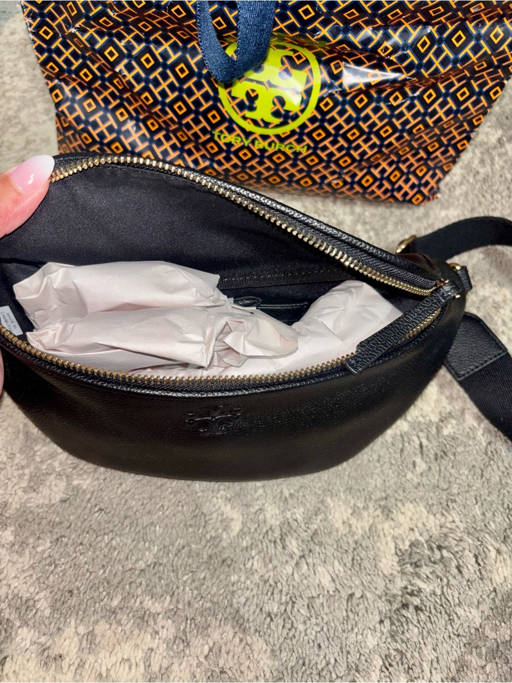 Tory Burch Thea Belt Bag Black - Picture 3 of 6